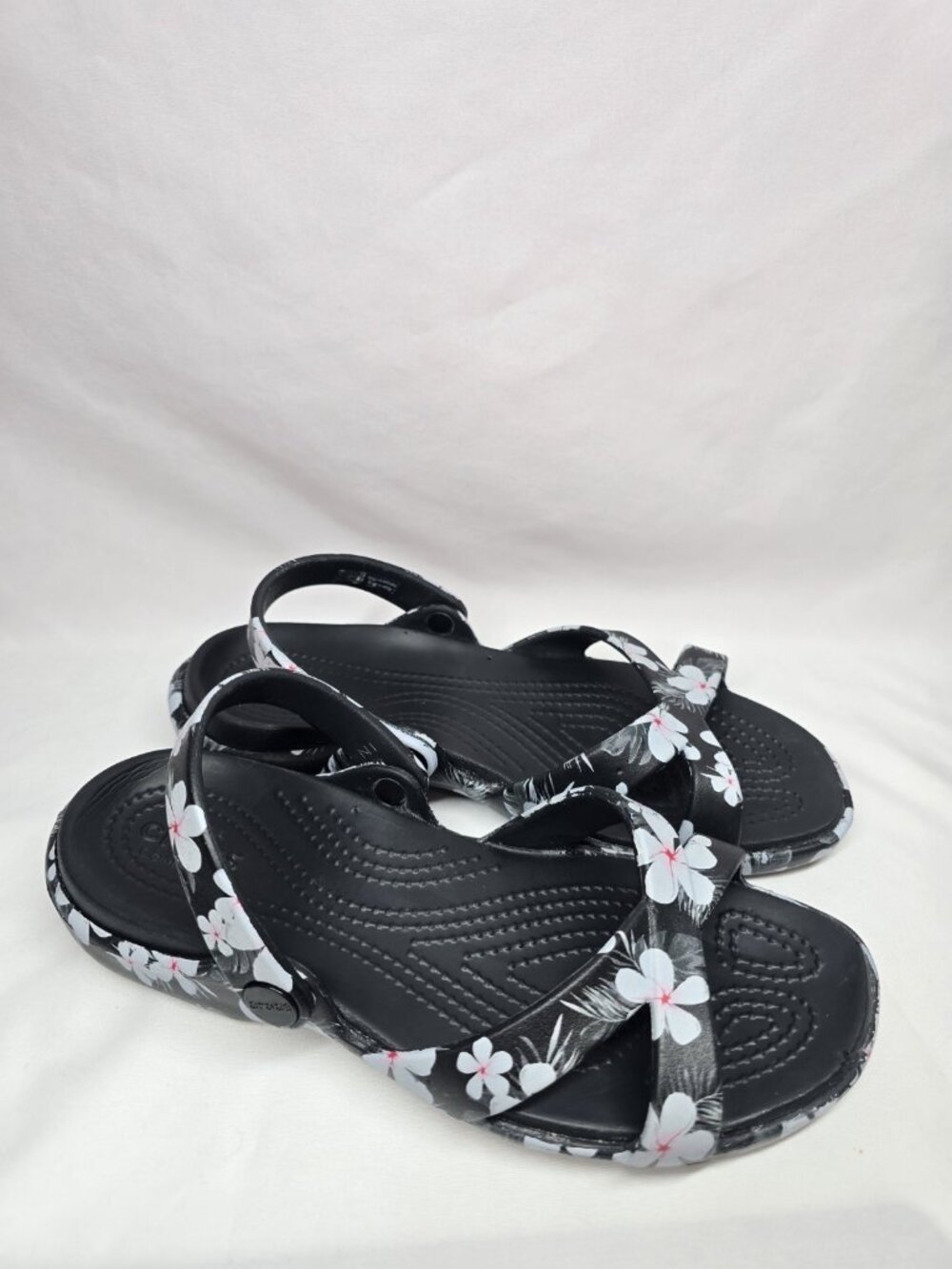 Crocs Women's Meleen Crossband Sandals Sz 8 Black Floral Graphic Print Comfort